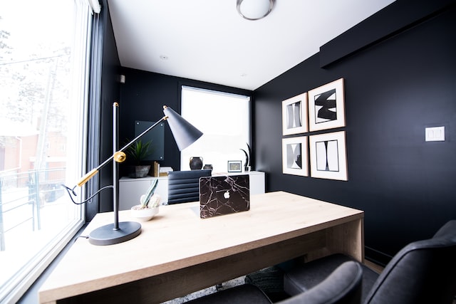 Does Your Work Desk Look Bland? Liven It Up with Attractive Décor Pieces